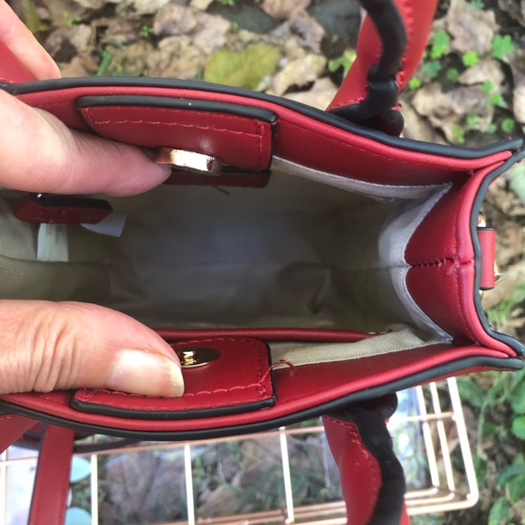 NWT Cavalli Class Fino Top Handle Phone 📱 Crossbody Bag Color Red - Picture 4 of 10